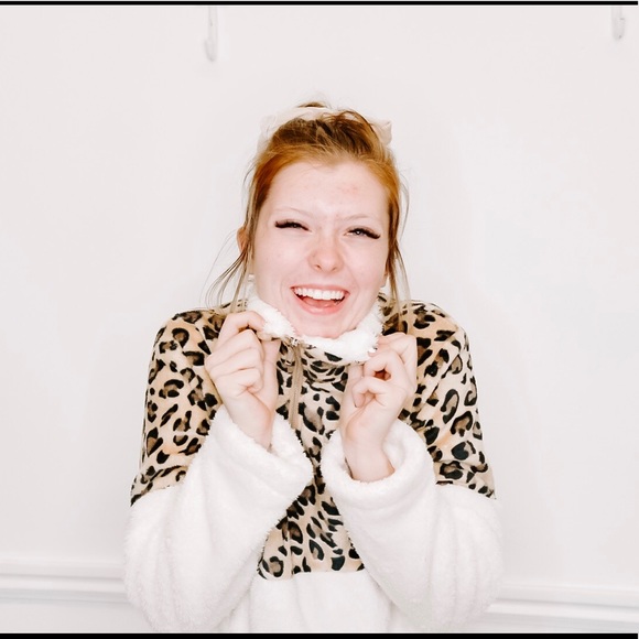 SOLD OUT 🐆 - Picture 2 of 3